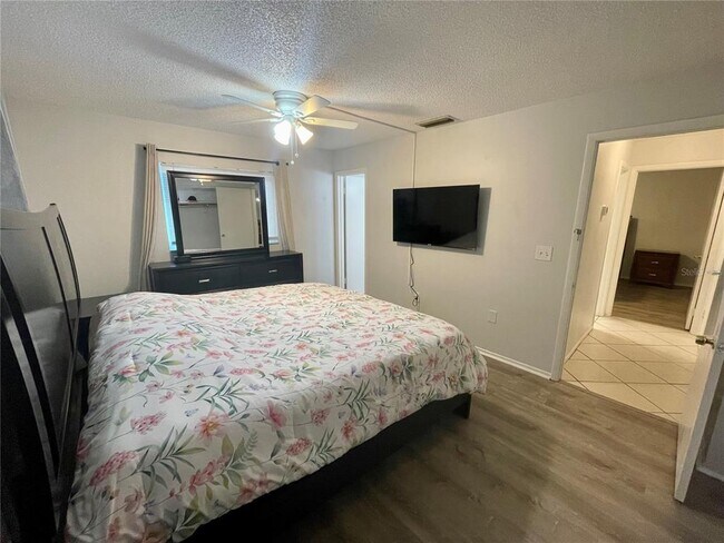 Building Photo - 2101 Utica Dr