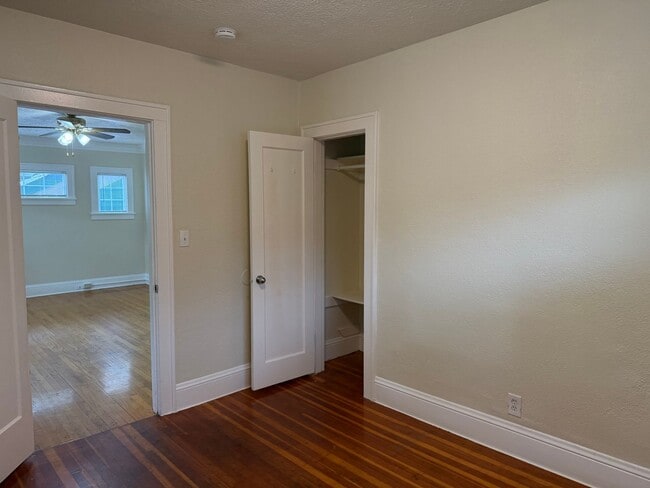 Building Photo - 3 Bedroom 1 Bathroom House