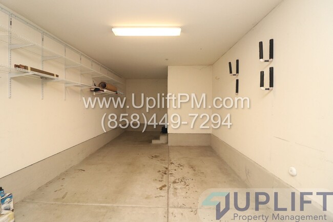 Building Photo - $1000 off 1st months rent  3-Bed Apartment