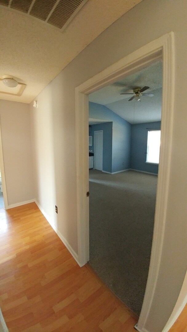 Building Photo - MOVE IN SPECIAL!!! Welcome to this charmin...