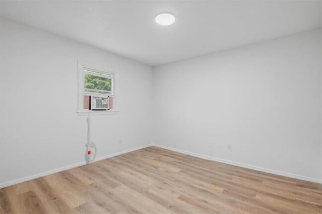 Building Photo - 608 N College Dr