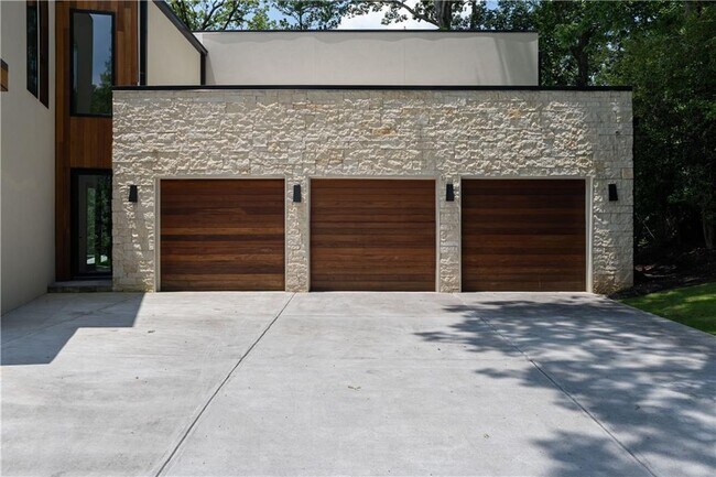 Building Photo - 3566 Cantrell Rd NE