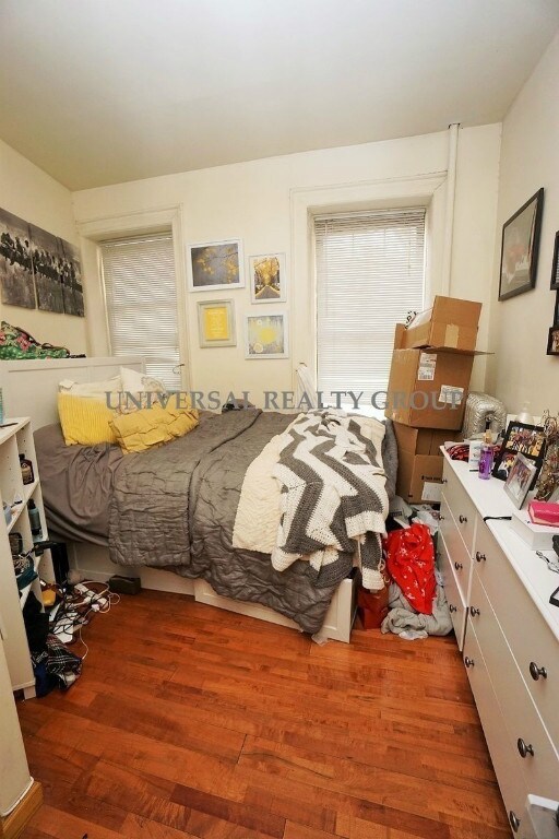 Building Photo - 244 E 21st St