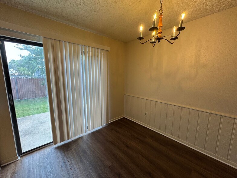 Building Photo - 3407 Victoria Cir