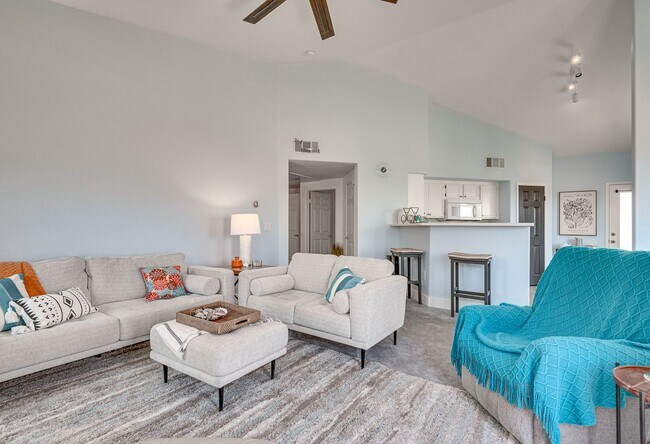 Building Photo - Fully Furnished 2 Bedroom 2 Bath Breathe T...