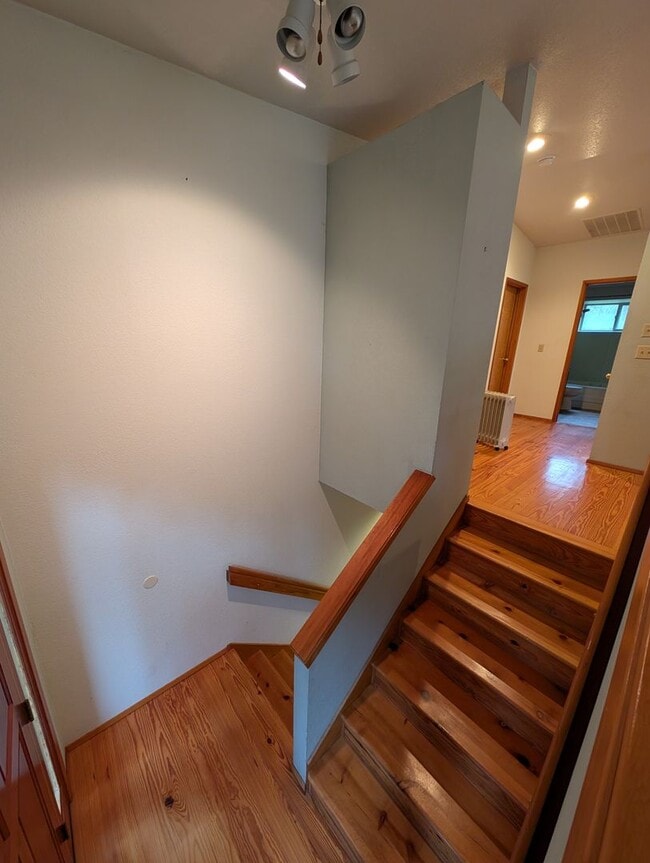 Building Photo - Southworth Hideaway Available Now! Small Pets Okay! 2 Br for Rent!