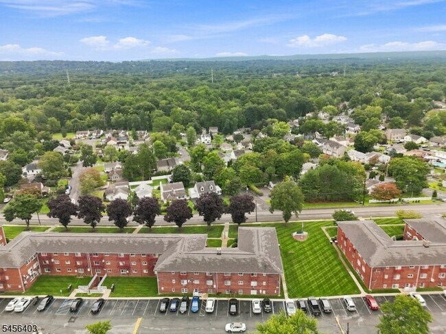 Building Photo - 199 N Beverwyck Rd