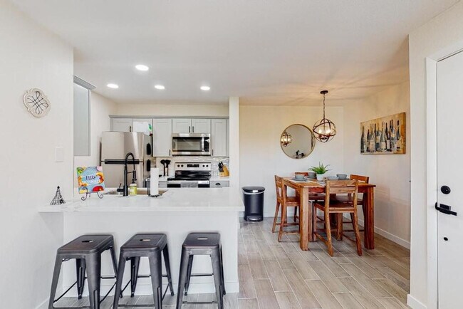 Building Photo - 8055 E Thomas Rd