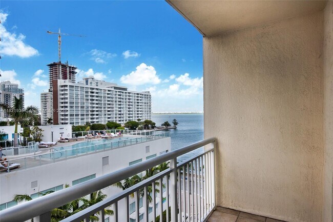 Building Photo - 2000 N Bayshore Dr