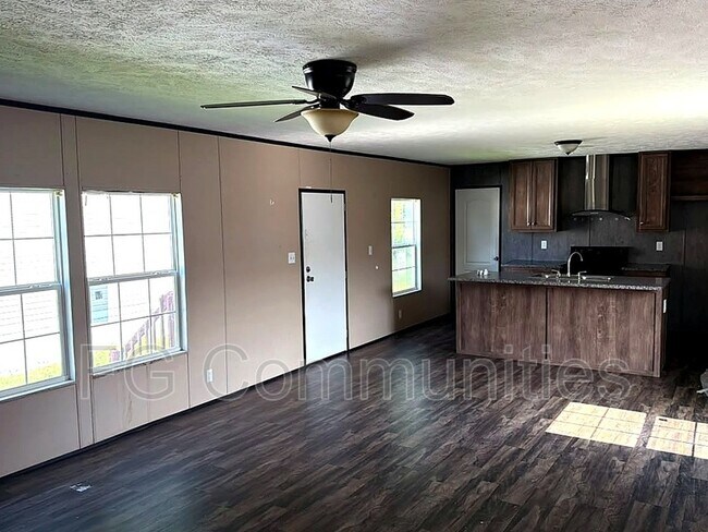 Building Photo - 112 Cloverleaf Ct