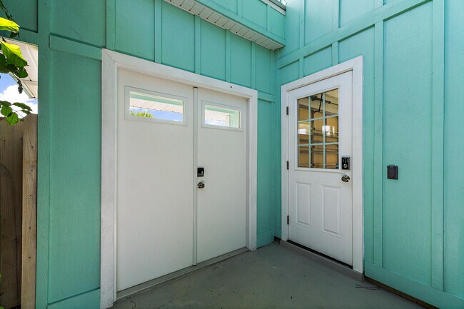 Building Photo - 3463 Canal Ct