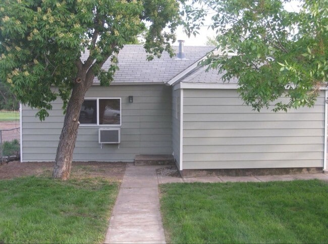 Building Photo - 2105 3rd Ave