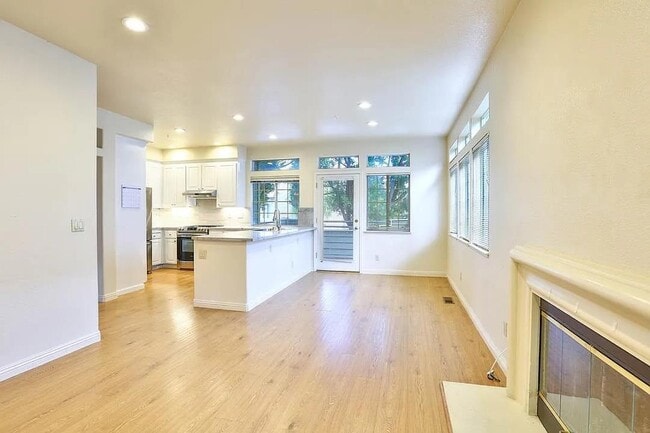 Building Photo - 510 Porpoise Bay Terrace