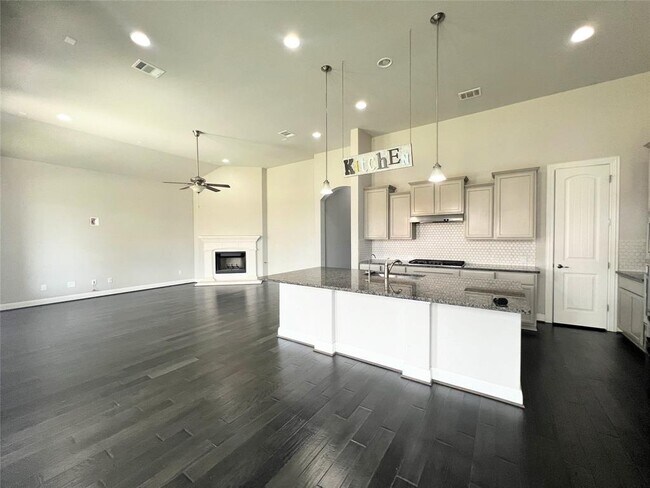 Building Photo - 2700 Hudson Ln