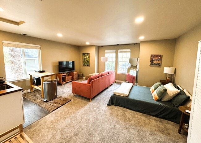 Building Photo - 19487 Blue Lake Loop