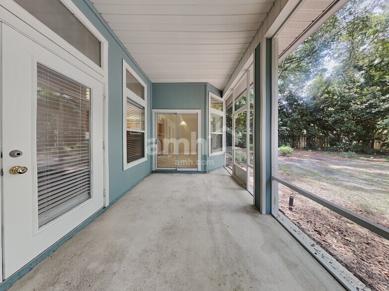 Building Photo - 357 Maplewood Dr