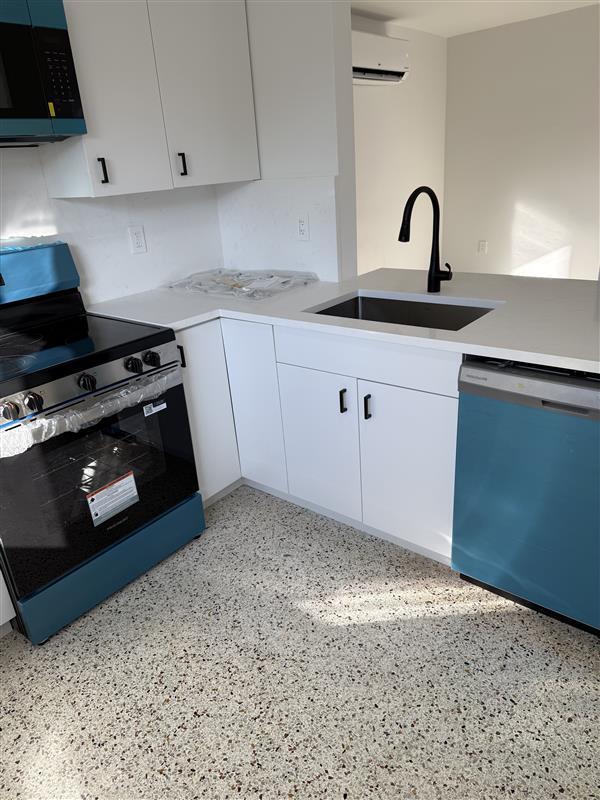 Building Photo - Modern Miami Home Near Downtown & Brickell