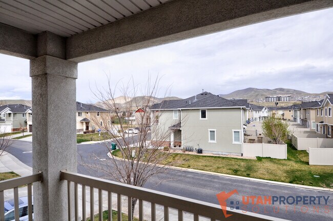 Building Photo - 3755 N Prairie Grass Dr