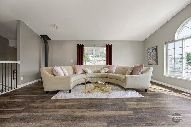Building Photo - MUST SEE! | 4 BEDROOM 2.5 BATHROOM HOUSE |...