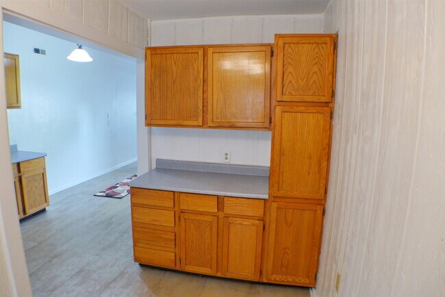 EXTRA KITCHEN CABINETS - 233 Rawson Dr