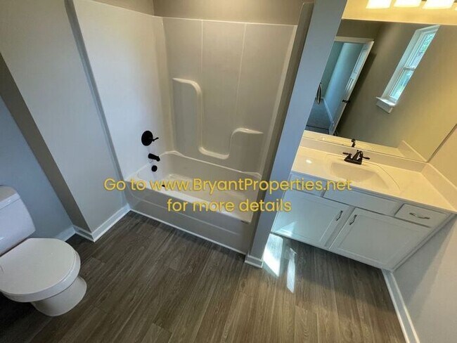 Building Photo - 105 20th Ave W - Spriningfield, TN 37172