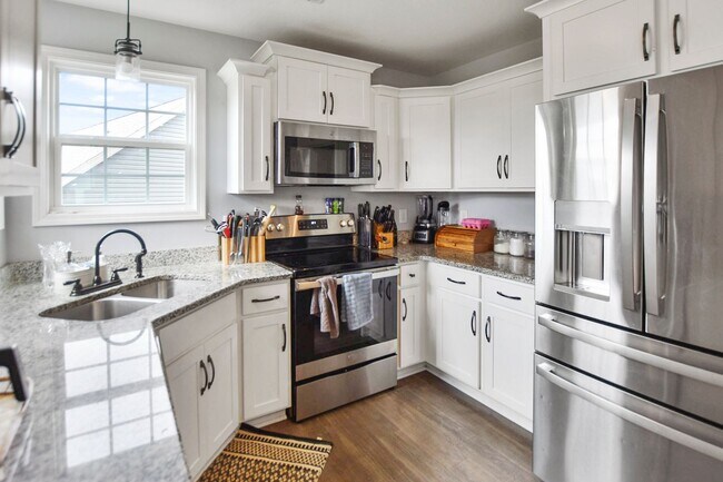 Building Photo - Pet Friendly Four Bedroom with Basement!