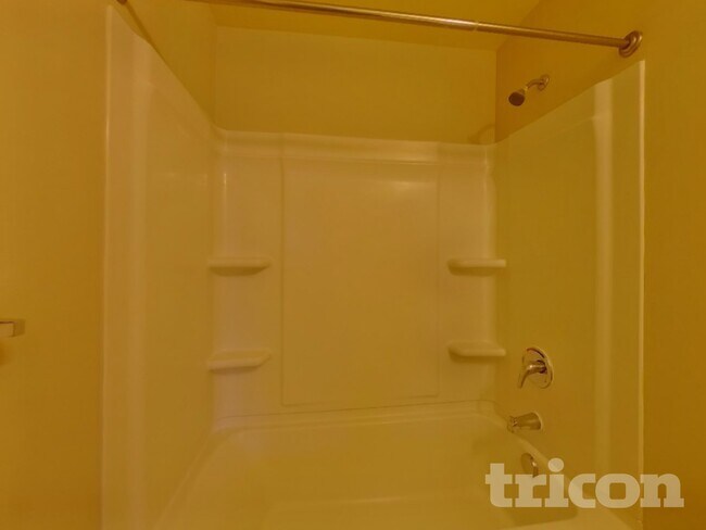 Building Photo - 117 Vermillian Dr