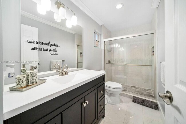 Building Photo - 721 Tanglewood Cir