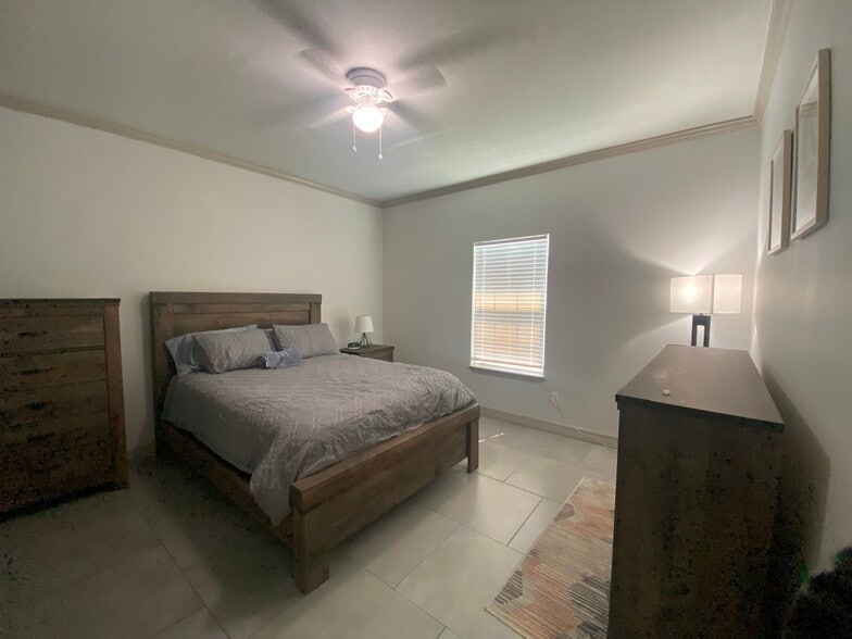 Bedroom 3 - 2925 Pecos St