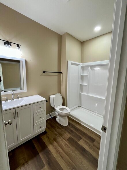 Building Photo - 3547 Brookdale Ave