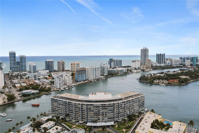 Primary Photo - 900 Bay Dr