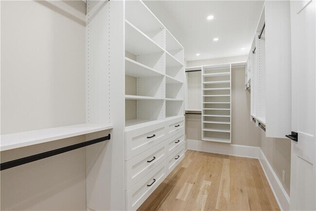 Building Photo - 3842 Memphis Dr