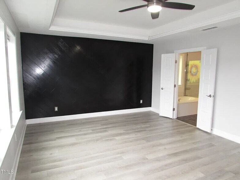 Building Photo - 6633 Penfield St