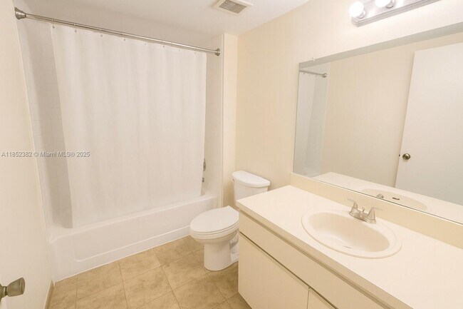 Building Photo - 9999 Summerbreeze Dr