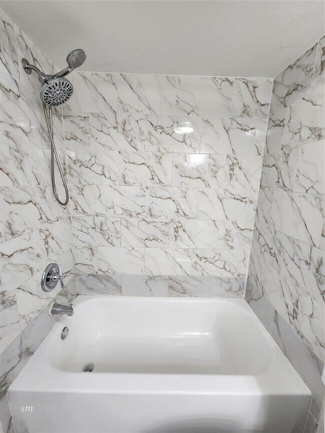 Building Photo - 2736 S University Dr