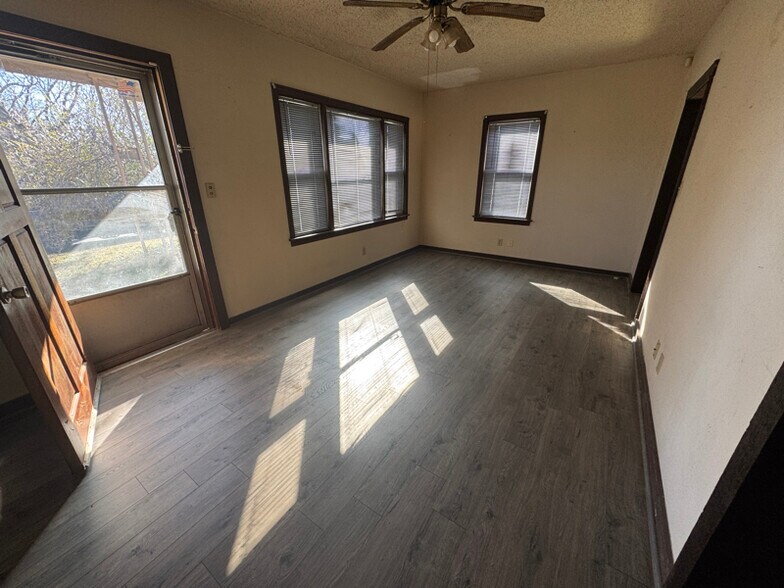 Building Photo - 1224 W Quarles St