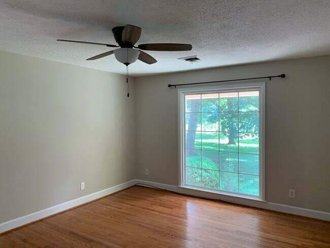 Building Photo - Split Foyer Home in Rustburg