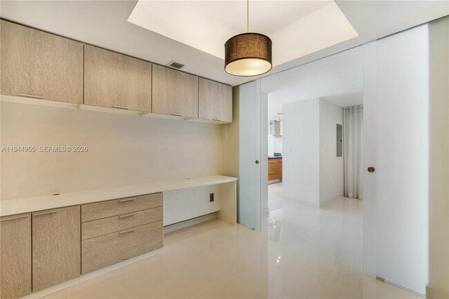 Building Photo - 495 Brickell Ave