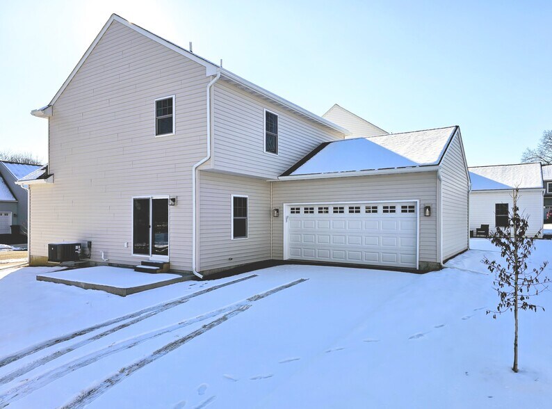 Building Photo - 398 Hensley St