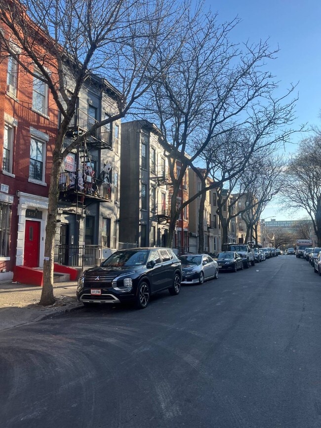 Building Photo - 1065 Grant Ave