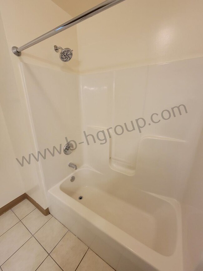 Building Photo - 8760 Sheridan Rd