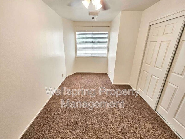Building Photo - 528 Heatherglen Dr