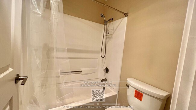 Building Photo - Sweet and Spacious studio with resort styl...