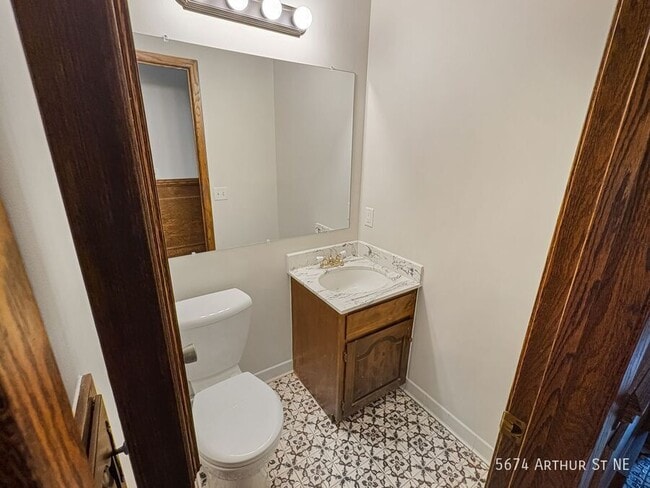 Building Photo - 5674 Arthur St NE