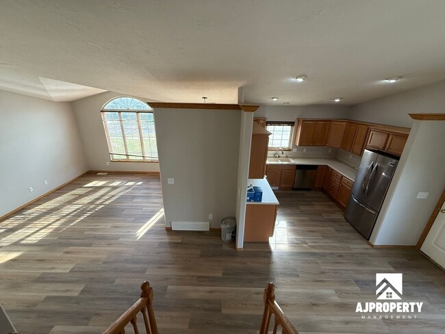 Building Photo - 911 S Colleen Ln