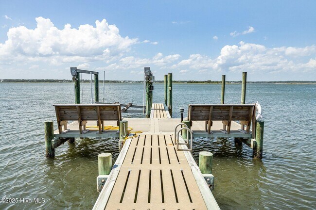 Building Photo - 8632 Sound Dr