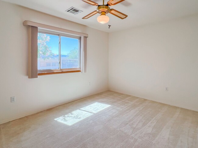 Building Photo - Spacious 3 Bedroom 2 Bath Home on Corner L...
