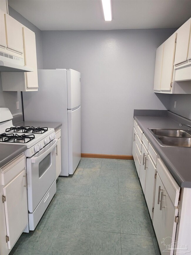 Building Photo - 457 S L St