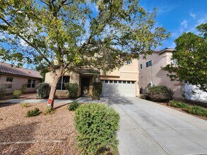 Building Photo - Beautiful former Model Home located near Southern Highlands Golf Club.