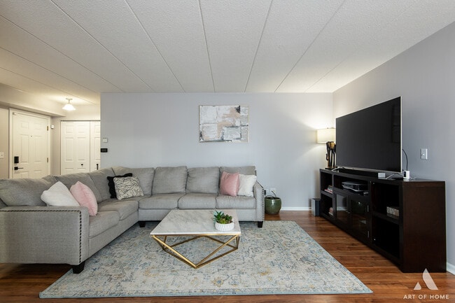 Building Photo - 11110 E Cove Cir